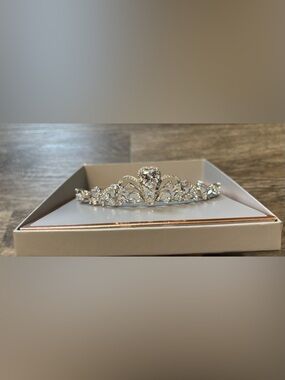 Crystal Heart Accent Silver Tiara - Elegant Women's Hair Accessory